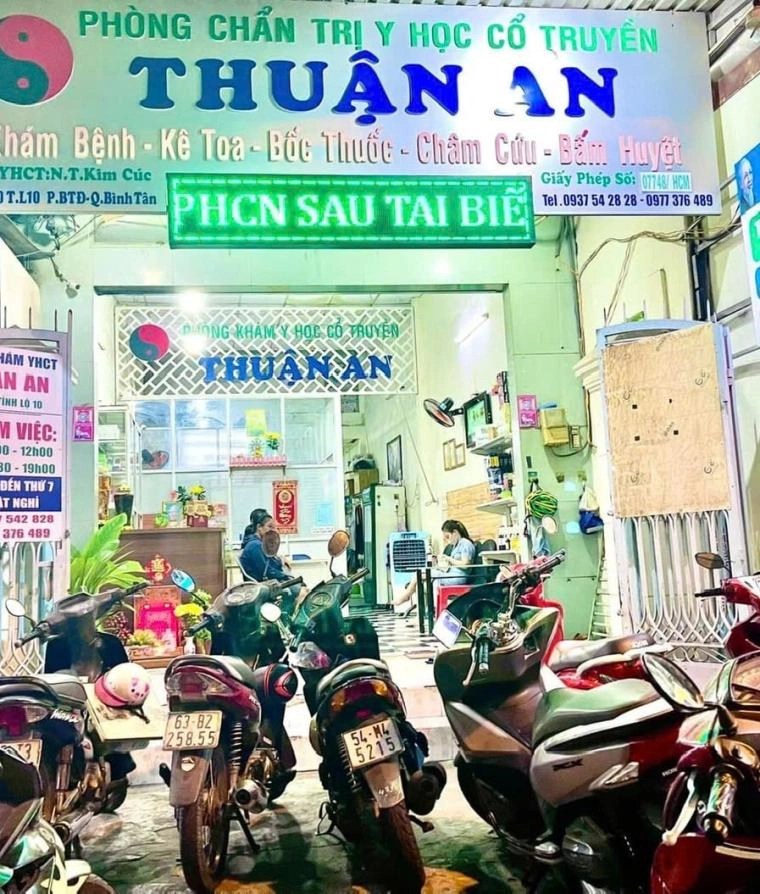 Hình phòng khám vào buổi tối